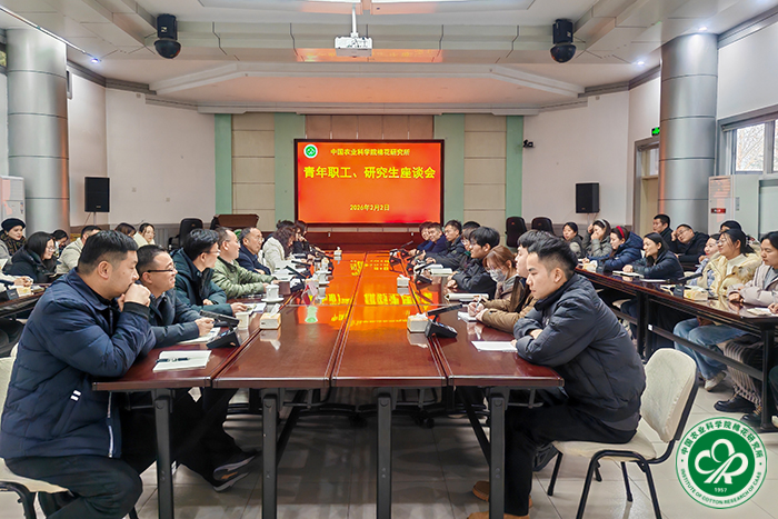座谈会现场xiu.jpg